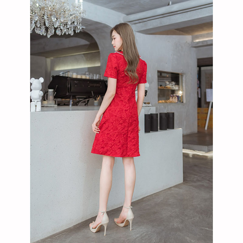kudapy เดรสสั้นสีแดง ผ้าทอลายนูนแต่งกระดุม ใส่ออกงาน ใส่งานตรุกจีน
