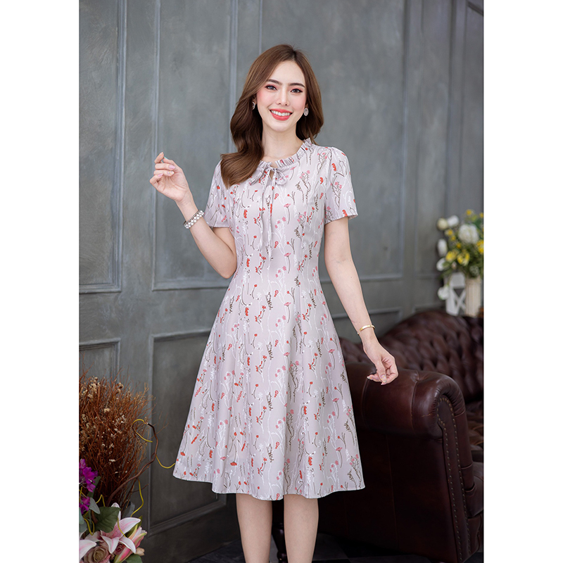 kudapy เดรสสั้นสีครีม/สีกะปิ พิมพ์ลายดอก ทรงสวยใส่ได้ทุกวัน เนื้อสัมผัสผ้าดีมากนุ่มลื่น ดีเทลจับจับช่วงคอผูกโบว์