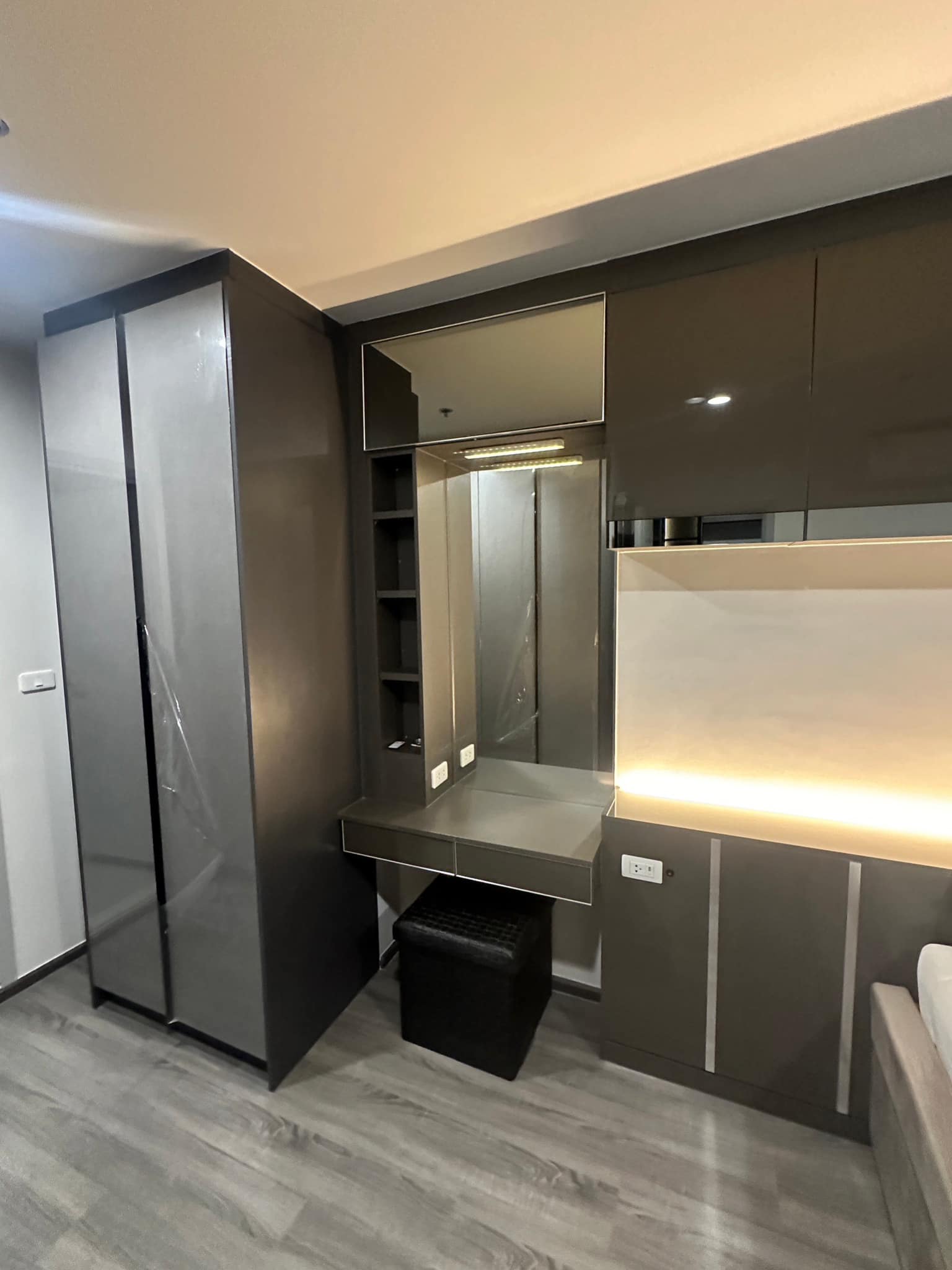 ปล่อยเช่าคอนโด IDEO Chula - Samyan (ไอดีโอ จุฬา - สามย่าน) - ตกแต่งน่าอยู่เฟอร์เครื่องใช้ไฟฟ้าครบครั้น - การเดินทาง: MRT สามย่าน