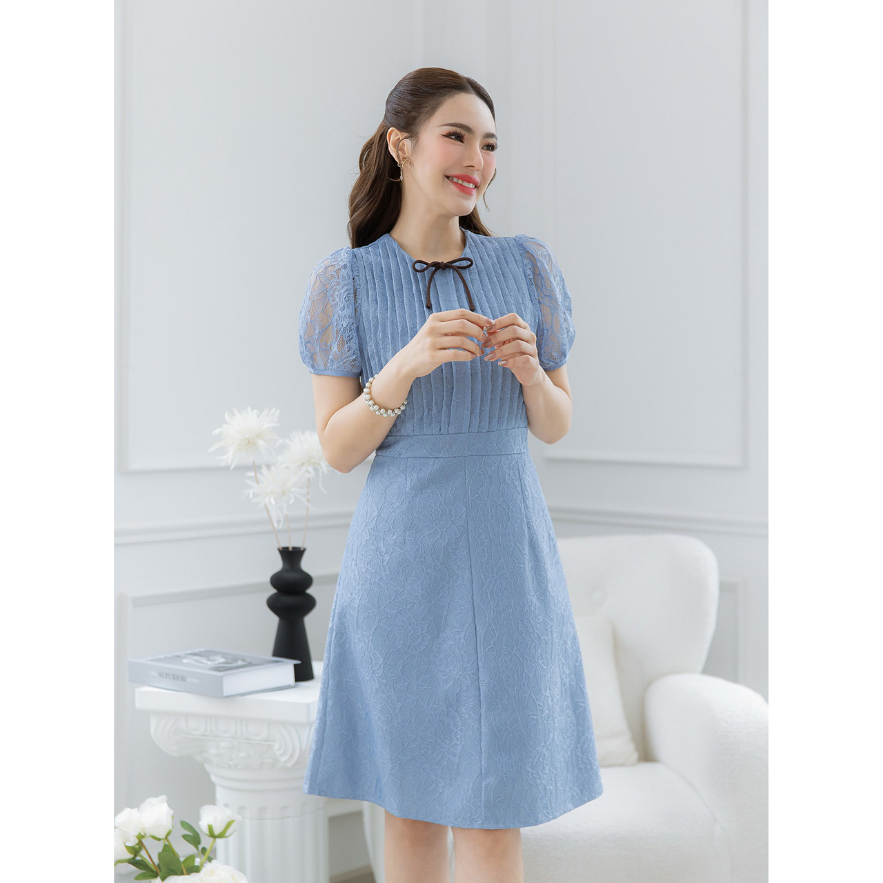 kudapy เดรสลูกไม้อกตีเกล็ดตั้ง สวยมีเลเยอร์ ลูกไม้อัดกาวอยู่ทรงสวย มีดีเทลแต่งโบวเล็กๆน่ารัก