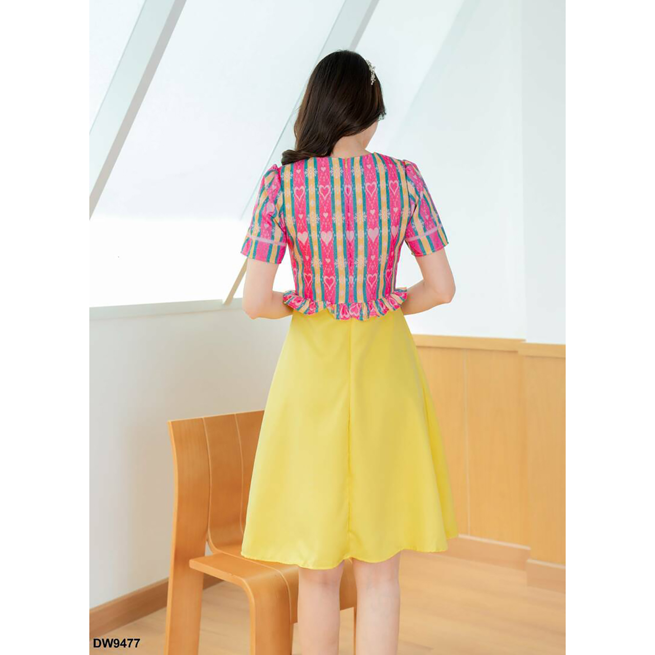 kudapy เดรสสั้นสีกรม/สีม่วง/สีเหลือง กระโปรงสีพื้นแต่งเสื้อลายไทย