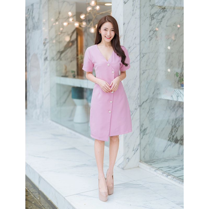 kudapy เดรสสั้นสีแดง/สีม่วง/สีเทา คอวีทำงานกระดุมทองใส่สบายสวยดูดี