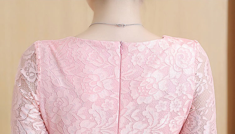 kudapy เดรสสั้นลูกไม้สีโอรส แขนยาว คอวี แต่งคอเว้าตามภาพ ซีทรูแขน มีซิปซ่อนด้านหลัง ใส่ออกงานได้คะ