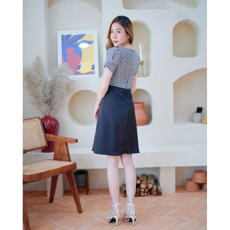 kudapy เดรสสั้นสีเขียว/สีชมพู/สีดำ สก๊อตคอวีแต่งกระดุม