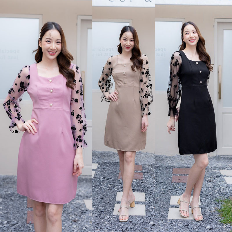 kudapy เดรสสั้นสีชมพู/สีน้ำตาล/สีดำ ทรงสวย เข้ารูป แขนผ้าชีฟองโปร่งลายดอกไม้ กิมมิคแต่งกระดุม งานซิปหลัง