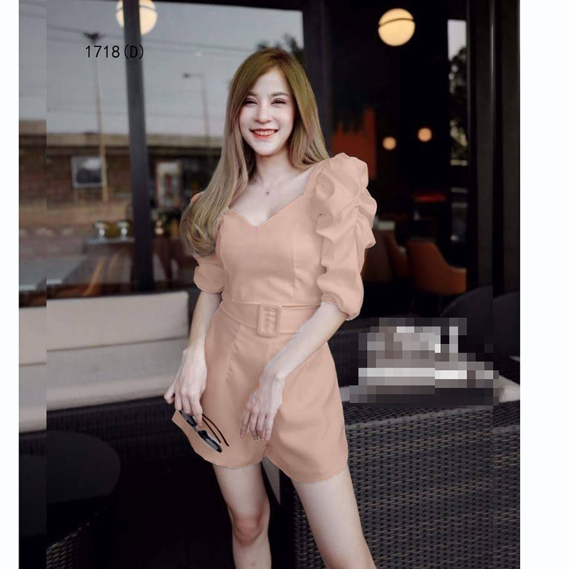 kudapy เซตขาสั้นสีแดง/สีนู้ด/สีขาว 2 ชิ้นเสื้อครอปมีแขน ซิปหลัง+ มาพร้อมกางเกงขาสั้นเอวสม็อกหลัง มีเข็มขัดคาดเอว