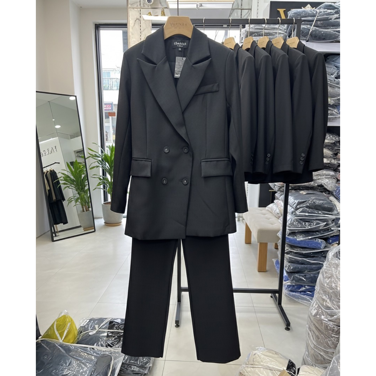 kudapy เซ็ทสูท ผ้าทอชนิดพิเศษ ยับยาก อัดกาวทั้งชุด เสื้อสูททรงทันสมัยออกออกแบบให้มีทรงยาวเข้ารูป