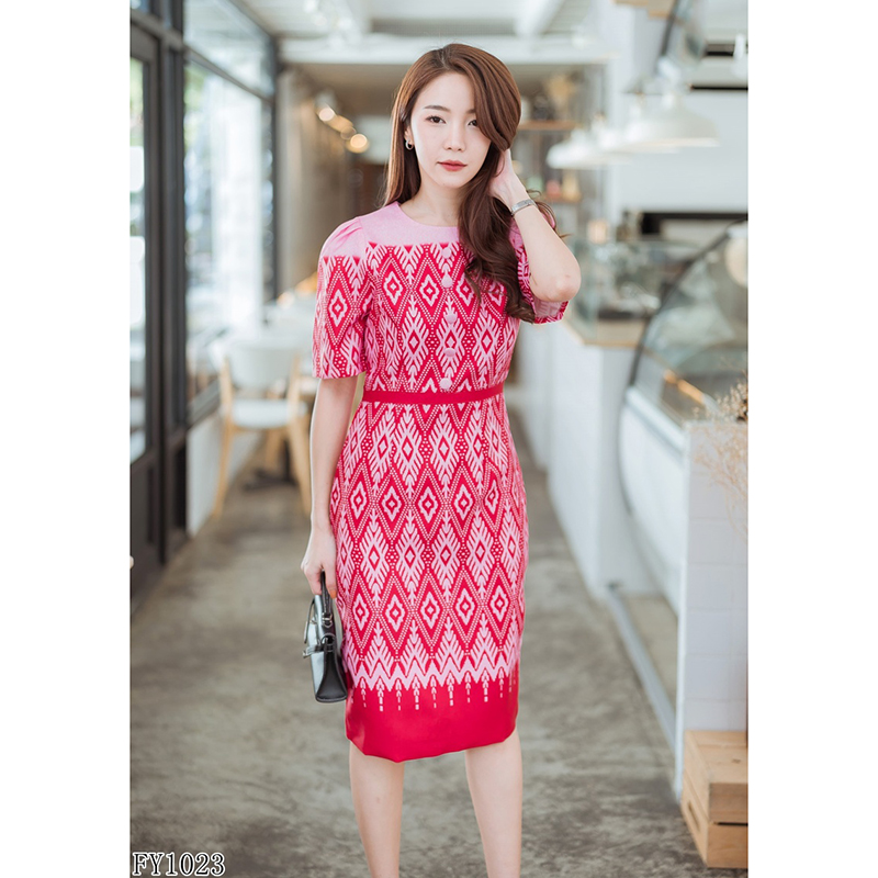 kudapy เซทผ้าไทย เสื้อคอกลมแขนสั้นสีชมพู/สีกรมท่า/สีแดง คอกลมเก็บเอวเข้ารูป ผ้าลายไทยใส่สบายสวยดูดี