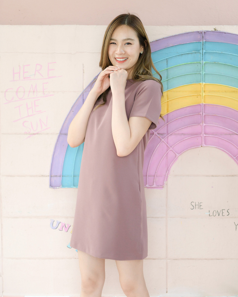 kudapy เดรสคอกลมแขนสั้น เน้นแบบเรียบใส่ง่าย ทรงสวยใส่สบาย ผ้าเนื้อนิ่มไม่หนาไม่บางเกินไป