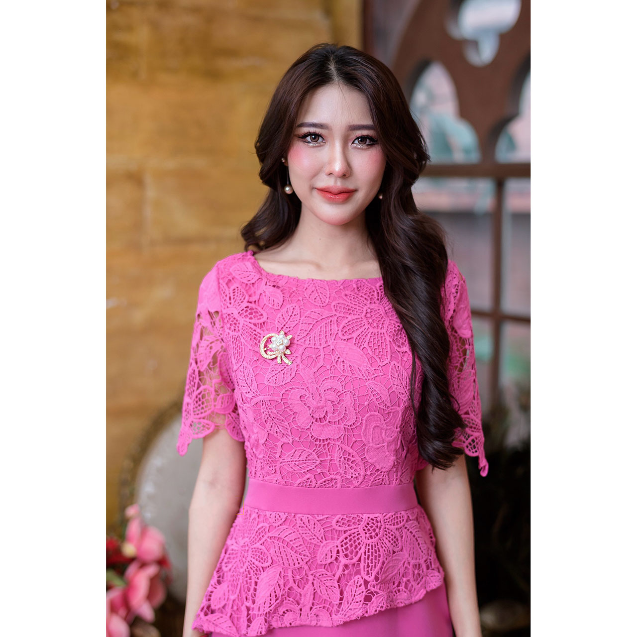 kudapy เดรสสั้น ผ้าพื้นและลูกไม้เนื้อนิ่ม ผ้านิ่มใส่สบาย งานด้านบนเป็นผ้าลูกไม้ทรงต่อเอว แต่งระบายเฉียงแบบเก๋