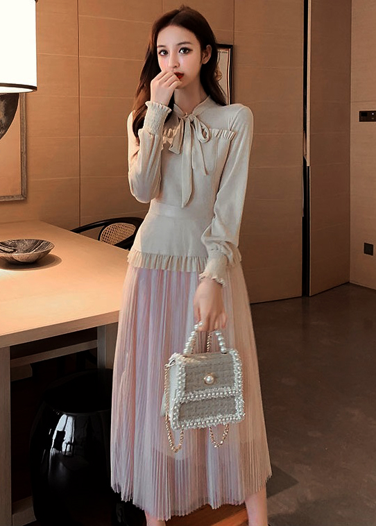 ชุดเซ็ทเสื้อและกระโปรงสีครีม คอผูกโบว์ ใส่คู่หรือใส่แยกชิ้นได้ค่ะ L