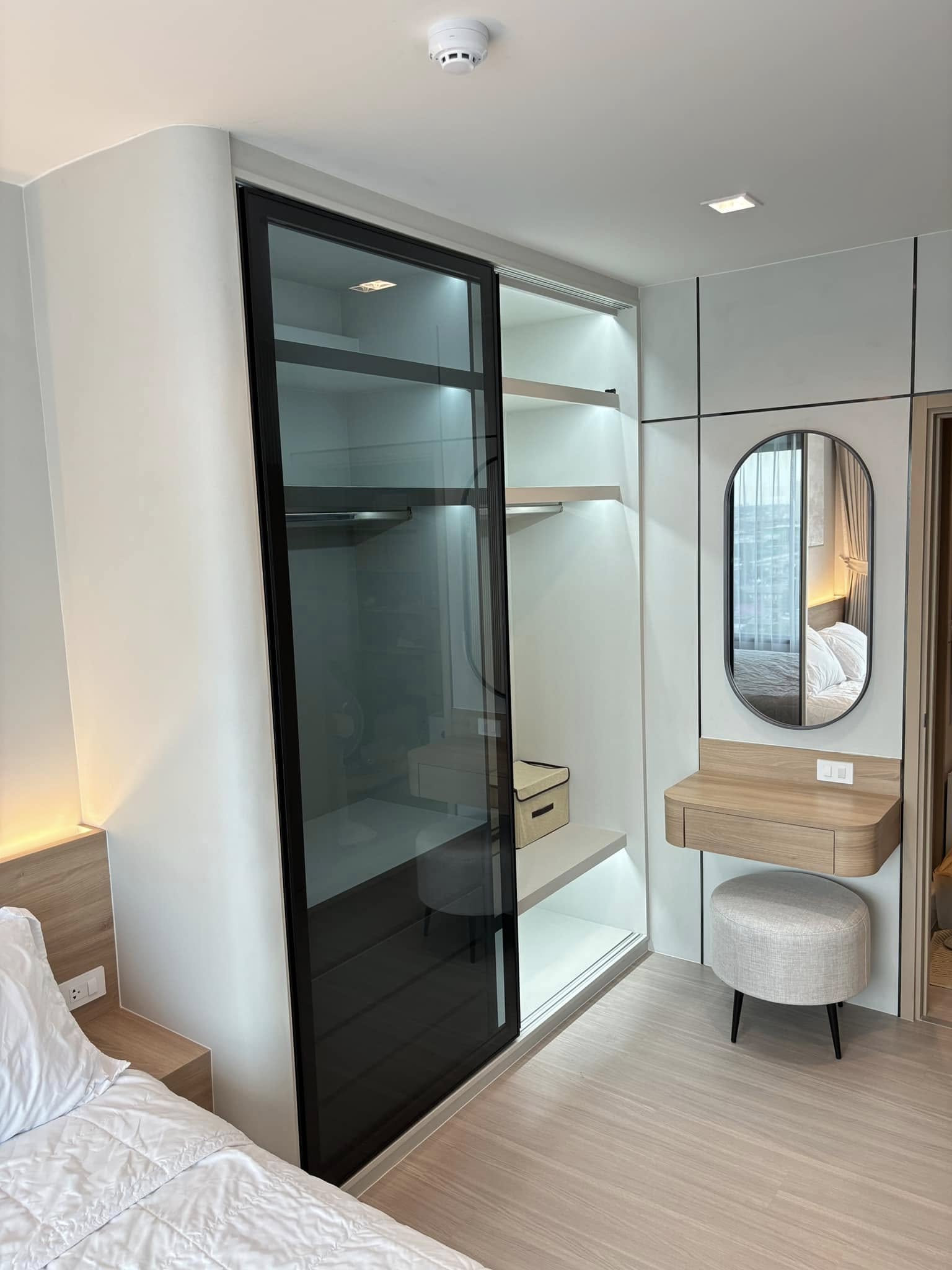 ให้เช่าคอนโด Life Sathorn Sierra (ไลฟ์ สาทร เซียร์รา) - โซนพื้นที่ BTS ตลาดพลู เดอะมอลล์ท่าพระ - ห้องแบบ 1ห้องนอน 1ห้องน้ำ 1ครัวแยก - ขนาดห้อง 32 ตรม. ชั้น 14