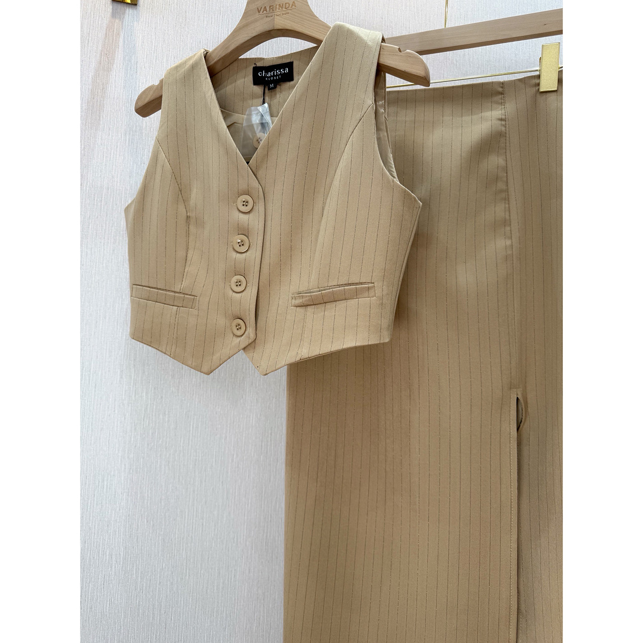 kudapy ชุดเซ็ทสีชมพูกะปิ/สีชมพูนู้ด/สีครีม ลายริ้วเสื้อแขนกุด+กระโปรงยาวผ่าหน้า สวยเกร๋มาก