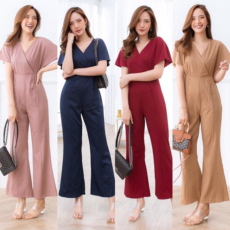 kudapy ชุดจั้มสูทขายาวทรงขาบาน สีกรม,ชมพู,แดง,น้ำตาล คอวีแขนสั้น ขายาวทรงแขนค้างคาว แต่งกระดุม