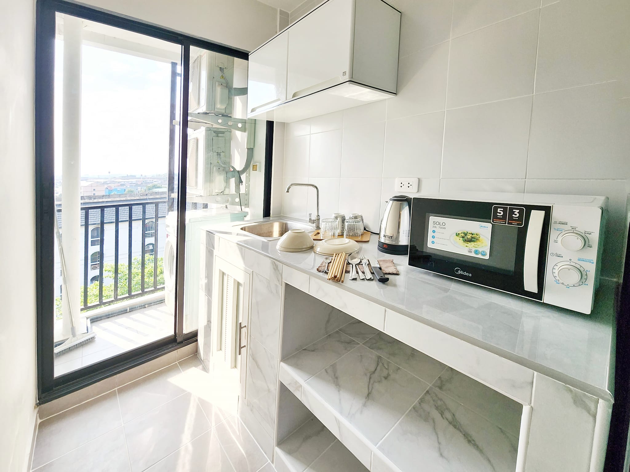 ให้เช่าคอนโด REACH Phahon Yothin 52 (รีช พหลโยธิน 52) - ห้องแต่งสวยน่าอยู่มีเครื่องซักผ้า - การเดินทาง: รถไฟฟ้า BTS สถานี สะพานใหม่ ~ 630 ม.