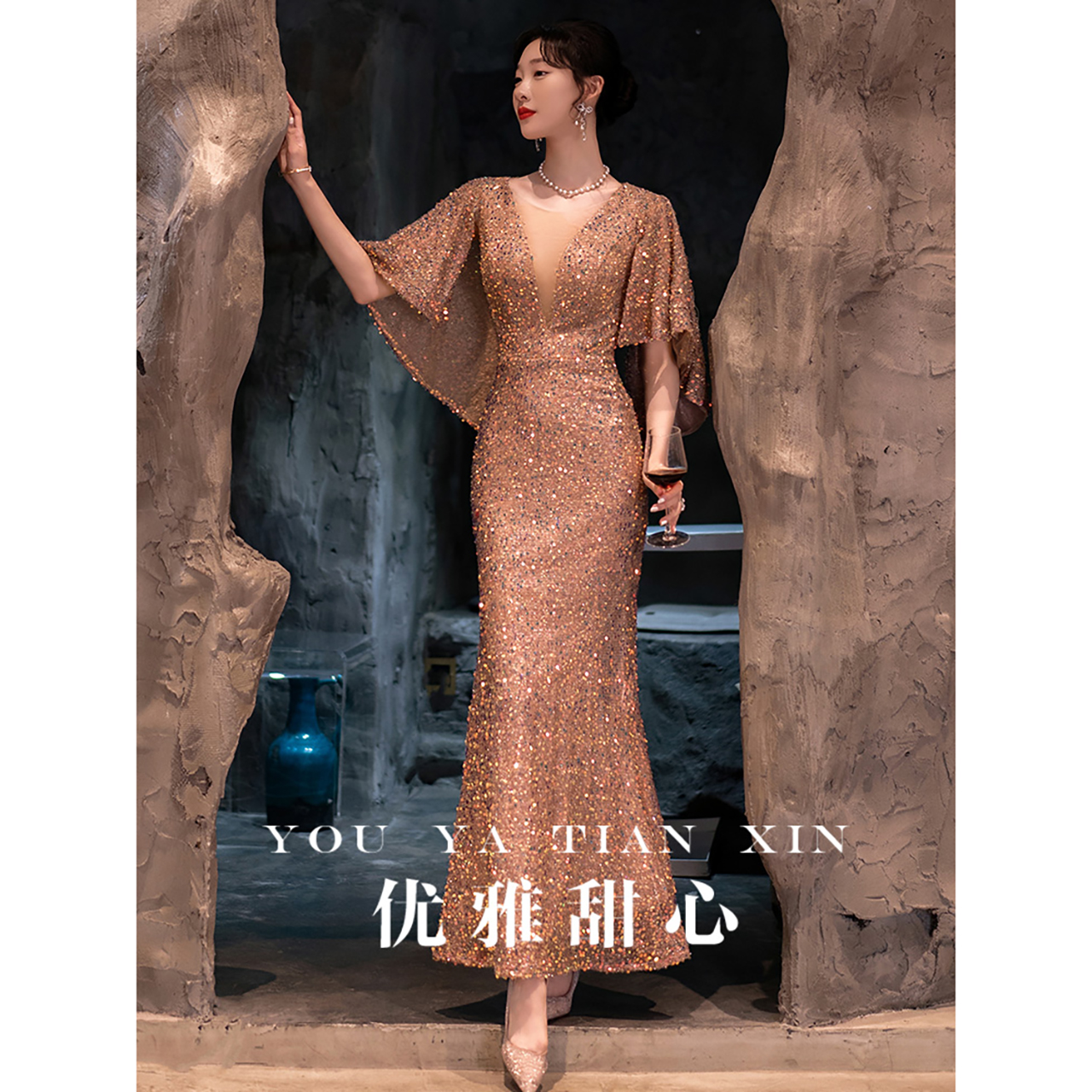 kudapy เดรสยาวสีชมพู/สีแดง เรียบหรู สวยดูดี ดูแพง ใส่งานกลางวัน กลางคืน ชุดไปงานแต่งงาน ชุดไปงานเลี้ยงราตรี