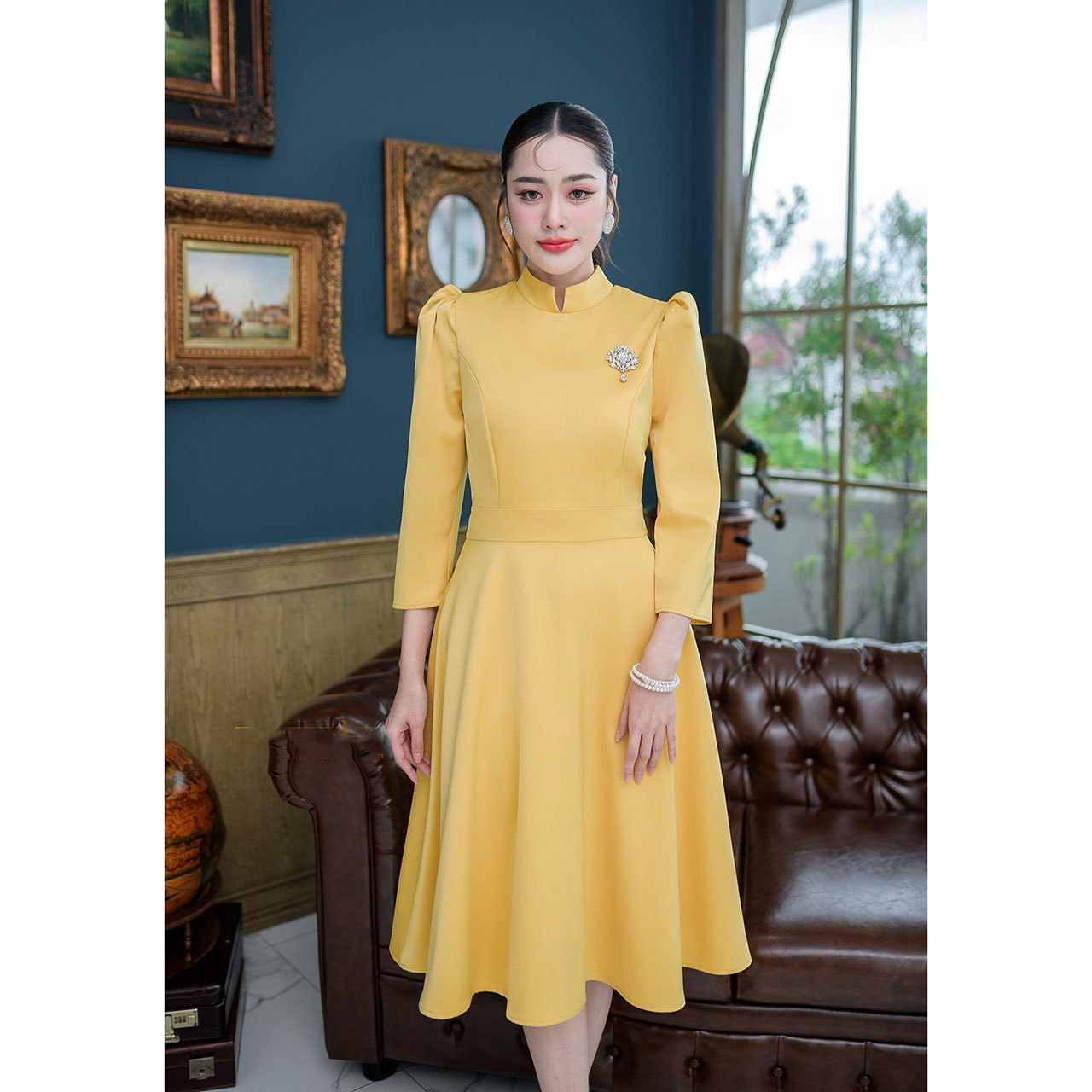 kudapy เดรสสั้นสีดำ/สีทอง ชุดไทยจิตรลดา ทรงแขนห้าส่วน ผ้าอัดกาวให้แล้วทั้งชุด เนื้อผ้านิ่มใส่สบาย เดรสความยาวคลุมเข่าใส่สวยสุภาพ