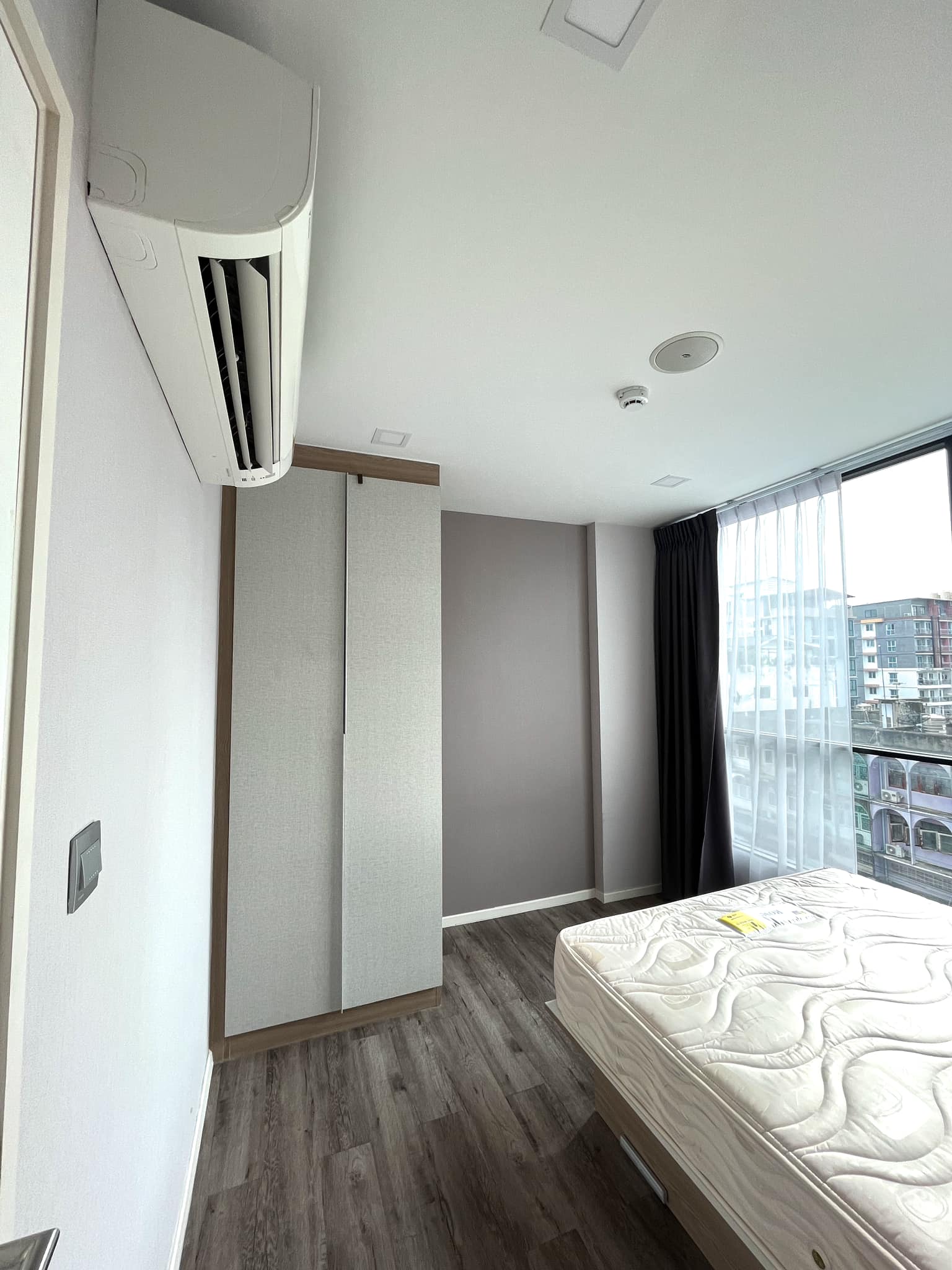 Brown Ratchada - Huaikwang ให้เช่าตกแต่งครบพร้อมเครื่องซักผ้า สอบถามแอด Line ID : Smile-easy