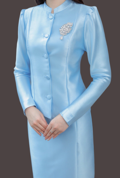 ชุดไทยจิตรลดาสีฟ้า เซ็ท 2 ชิ้น เสื้อผ้าไหมกระดุมหน้า + พร้อมกระโปรงทรงสอบ