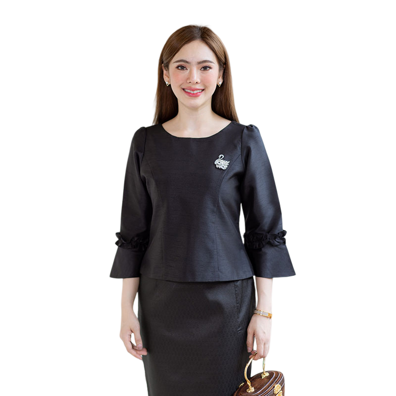 kudapy kudapy เสื้อสีม่วง/สีชมพูกะปิ/สีเทา /สีดำ/สีชมพู เนื้อผ้าทอสวย เนื้อเบา ใส่สบายผิว มีลายเส้นในตัว ใส่คู่กับ ผ้าไทยลายแพรวา หรือ ผ้าลายกวินตาทอสอดดิ้นหรูหรา อัดกาว อยู่ทรง ใส่สวยตามแบบ