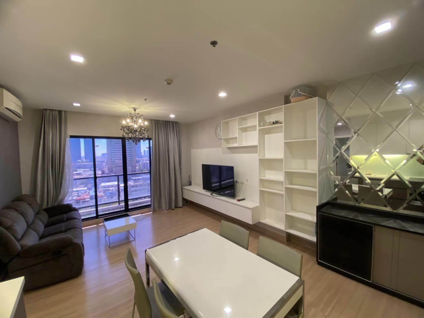ปล่อยเช่าคอนโด Urbano Absolute Sathon - Taksin (เออบาโน่ แอบโซลูท สาทร - ตากสิน) - 2ห้องนอน 2ห้องน้ำ 1ห้องนั่งเล่น 2ระเบียง - ใกล้ BTS กรุงธนบุรี / ไอคอนสยาม - ขนาดห้อง 75 ตรม. ชั้น 14