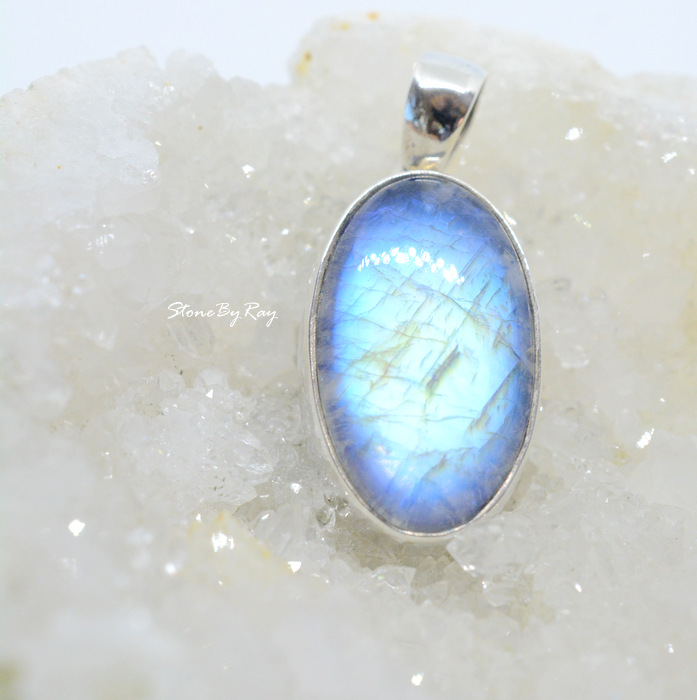 จี้เงินหินเรนโบว์มูนสโตน(Rainbow Moonstone)