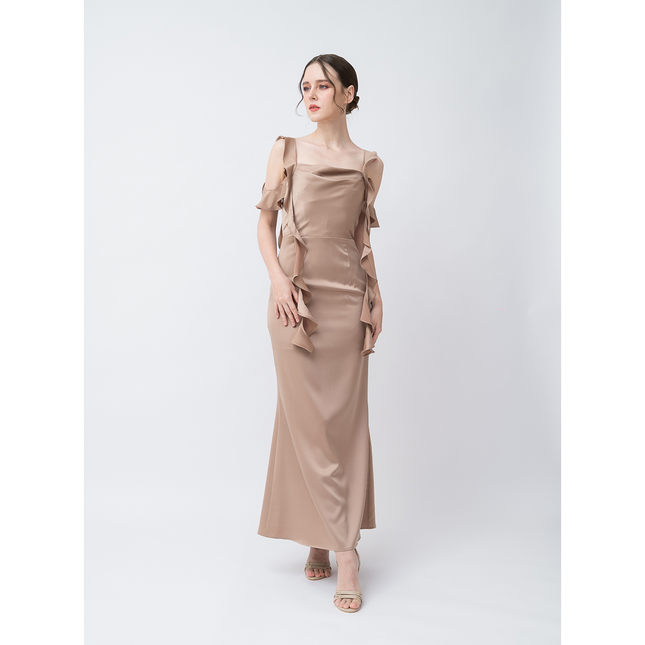 kudapy ชุดราตรียาวสีชาเขียว/สีชมพู/สีโอวัลติน แต่งสายเกลียวงานสวยทรงหรูมากๆค่ะ งานคัตติ้งพรีเมี่ยมผ้าเครปซาติน ซับใน