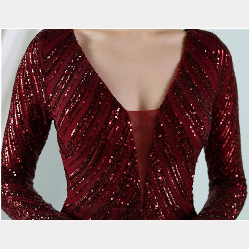 kudapy ชุดราตรียาวคอวีแขนยาวผ้ากริสเตอร์ทอแสง สีแดงเบอร์กันดี้ สีดำ สีเงิน สีชมพูโรสโกลด์ ผ้าขยายได้ สวมเข้ารูป ทรงสวย เรียบหรู มีบราเย็บติดข้างในชุด ซิปหลัง สำเนา