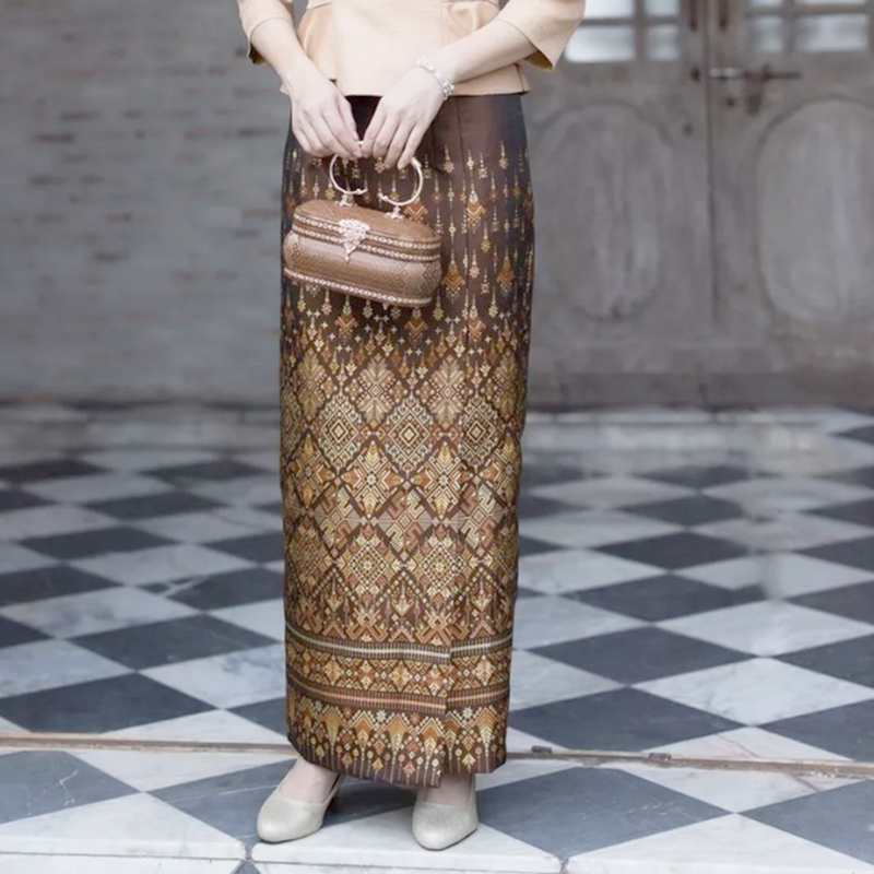 kudapy ผ้าถุงทอลายผ้าไหมแพรวากาฬสินธุ์ สีแดง สีน้ำตาลทอง สีดำ สีเขียว สีดำ งานเนียบ ผ้าทอลายอย่างดี เก็บเอวสวยมากค่ะ