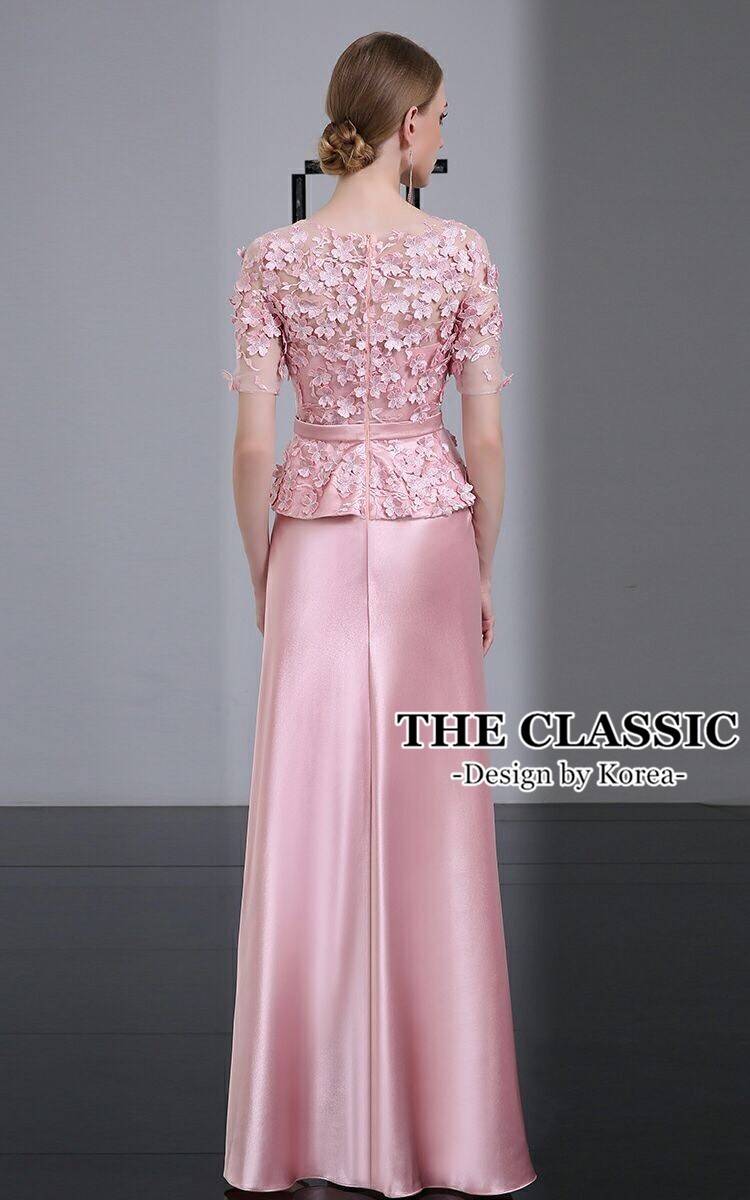 kudapy เดรสยาวออกงานสีชมพู เดรสผ้าลูกไม้อย่างดีปักลายดิ้นทอง แต่งดอกไม้ 3D ช่วงล่างยาวพริ้วใช้ผ้าซาตินยุโรป