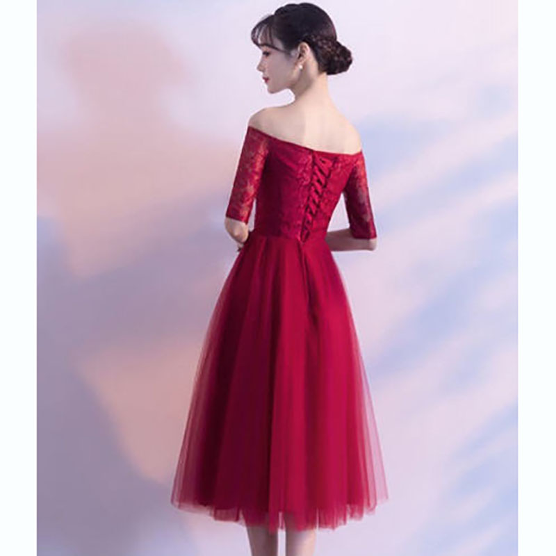 kudapy เดรสสั้นปาดไหล่สีแดง ชุดราตรีสั้นใส่ออกผ้าลูกไม้ เปิดไหล่ แขนสั้น กระโปรงผ้าโปร่งทรงบาน สวยหรู