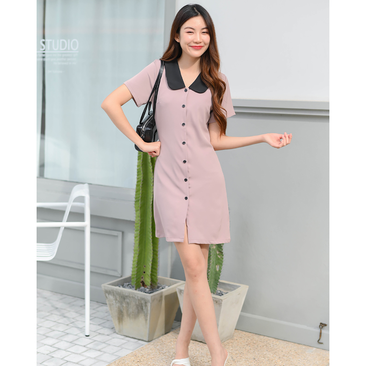 kudapy เดรสสั้นทรงเอ คอปกคอบัวเล่นสีทูโทนตัดกับสีชุด ใส่สวยเข้ารูป ผ้านิ่มใส่สบาย มีซับในทั้งตัว