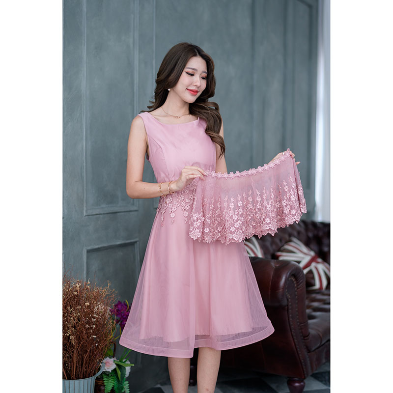 kudapy เดรสสั้นสีชมพูกลีบบัว/สีฟ้า สวยหวาน รุ่นนี้เป็นงานสองชิ้น สามารถใส่ได้ถึง 2 ลุค กระโปรงสองชัันชั้นนอกเป็นผ้าโปร่งเบาพริ้วสวย งานตกแต่งลูกไม้ดอกไม้ทั้งตัว