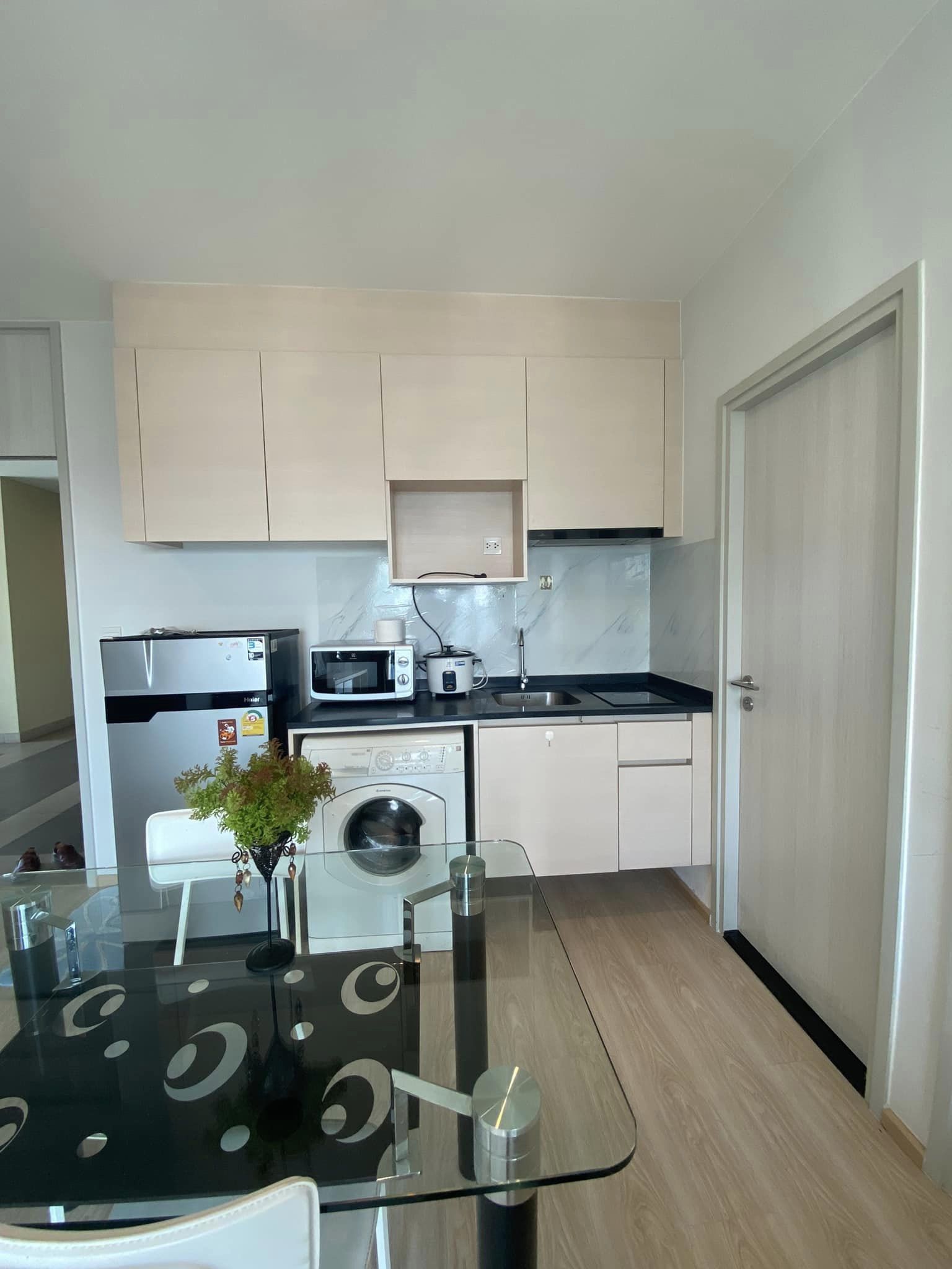 ปล่อยเช่าคอนโด Noble Revolve Ratchada 2 (โนเบิล รีวอลฟ์ รัชดา 2) - 2ห้องนอน 1ห้องน้ำ 1ห้องนั่งเล่น - ใกล้ MRT ศูนย์วัฒนธรรม - ขนาดห้อง 39.5 ตรม. ชั้น 40