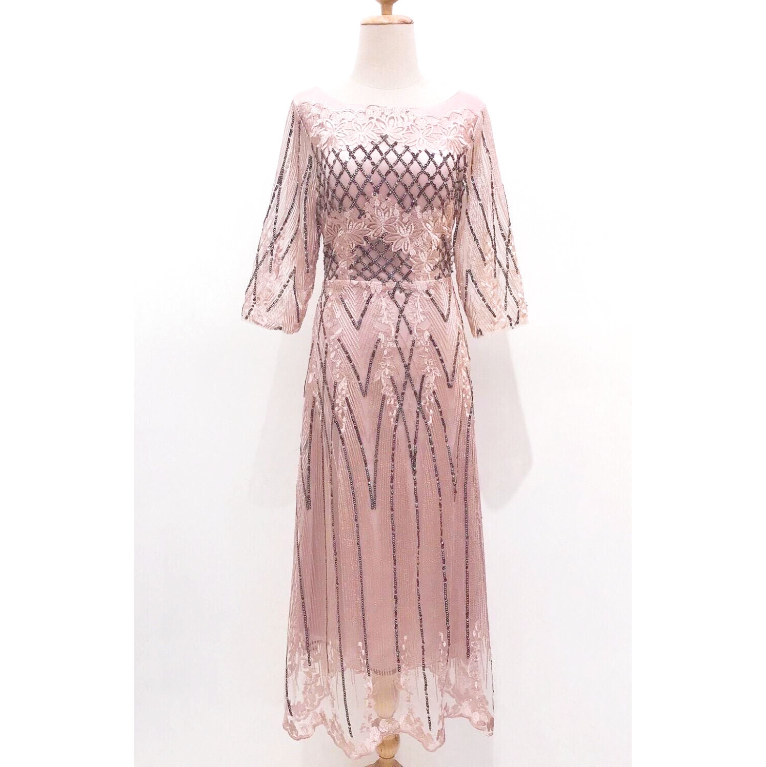 kudapy ชุดราตรียาวปักคริสตัลสีแดง สีชมพู หรูหรามากค่ะ