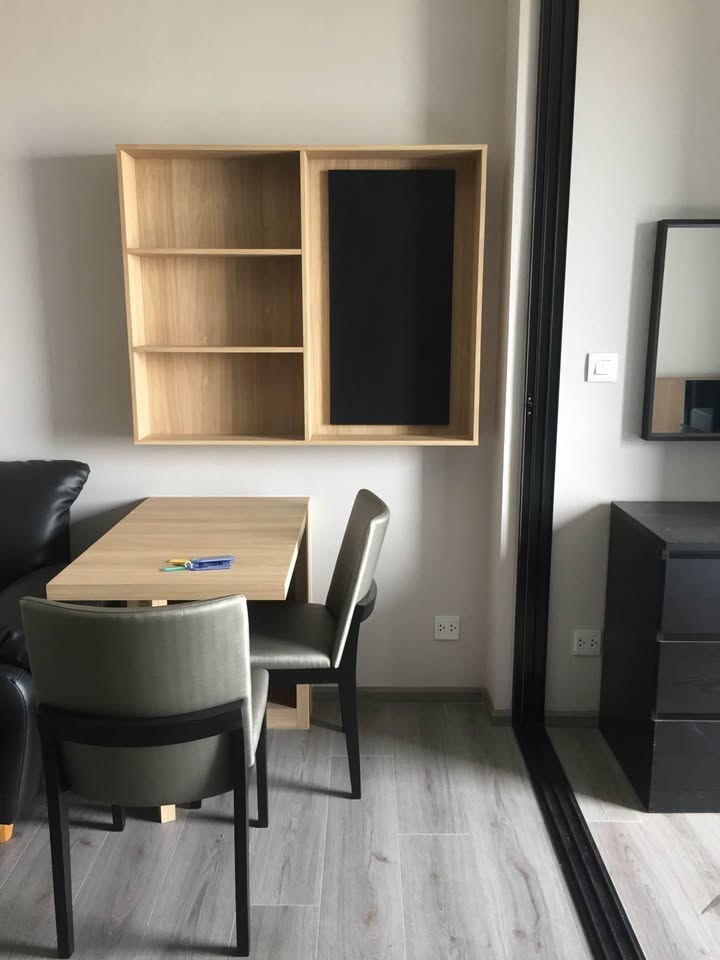 ปล่อยเช่า The Politan Rive (เดอะ โพลิแทน รีฟ) - โซนพื้นที่ MRT พระนั่งเกล้า 1ห้องนอน 1ห้องน้ำ 1ห้องนั่งเล่น - ขนาดห้อง 31 ตรม. ชั้น 52 - ให้เช่า 10,000 ต่อเดือน