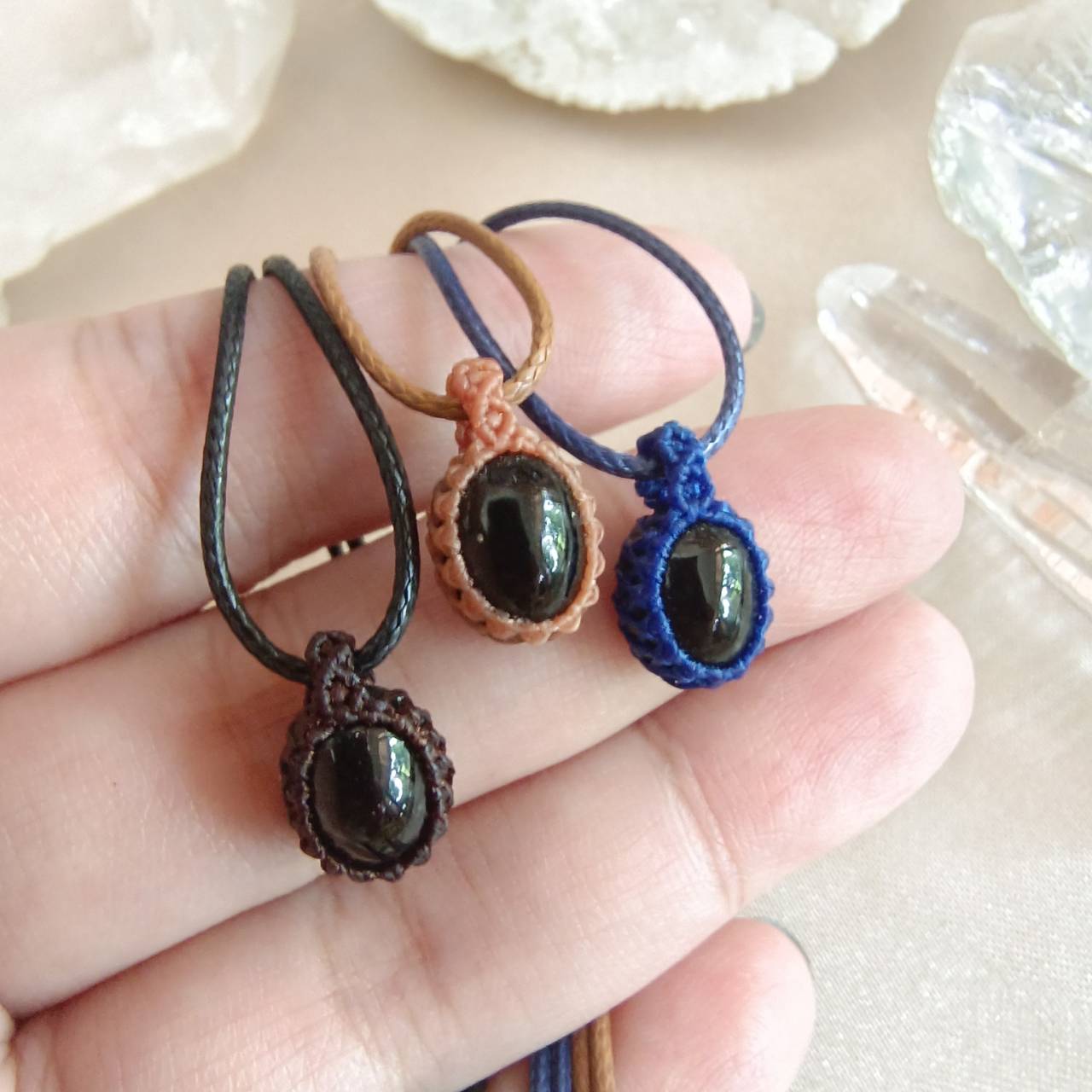 สร้อยคอเชือกจี้หินสะเก็ดดาว Tektite