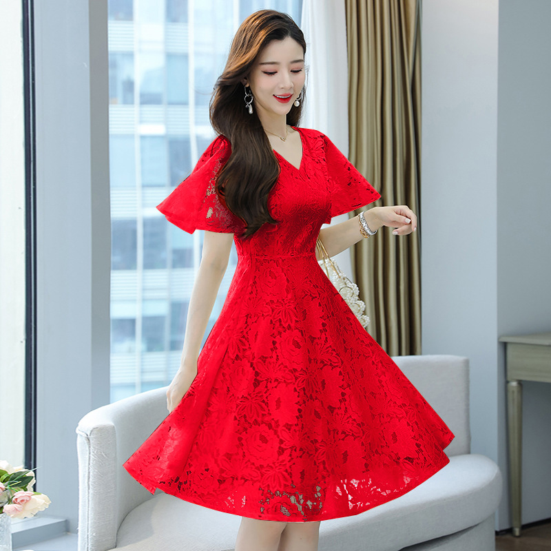 kudapy ชุดเดรสลูกไม้สีแดง แขนปีกระบาย กระโปรงทรงบานคลุมเข่า แขนยาว แนวเรียบร้อย สวยดูดี ชุดเดรสทำงาน