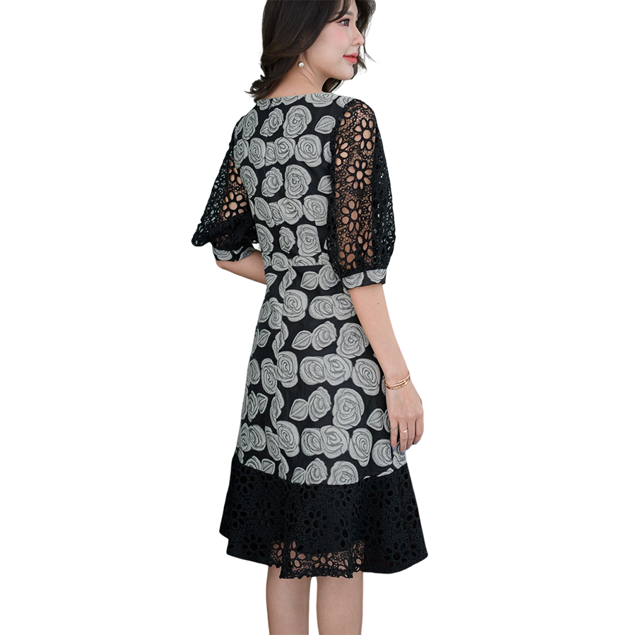 kudapy เดรสลายดอกลูกไม้ตามแบบสีชมพู สีดำ แขนสั้นพองทรงสวย เก็บเอวอย่างดี มีซับใน ซิบหลังอย่างดีค่ะ