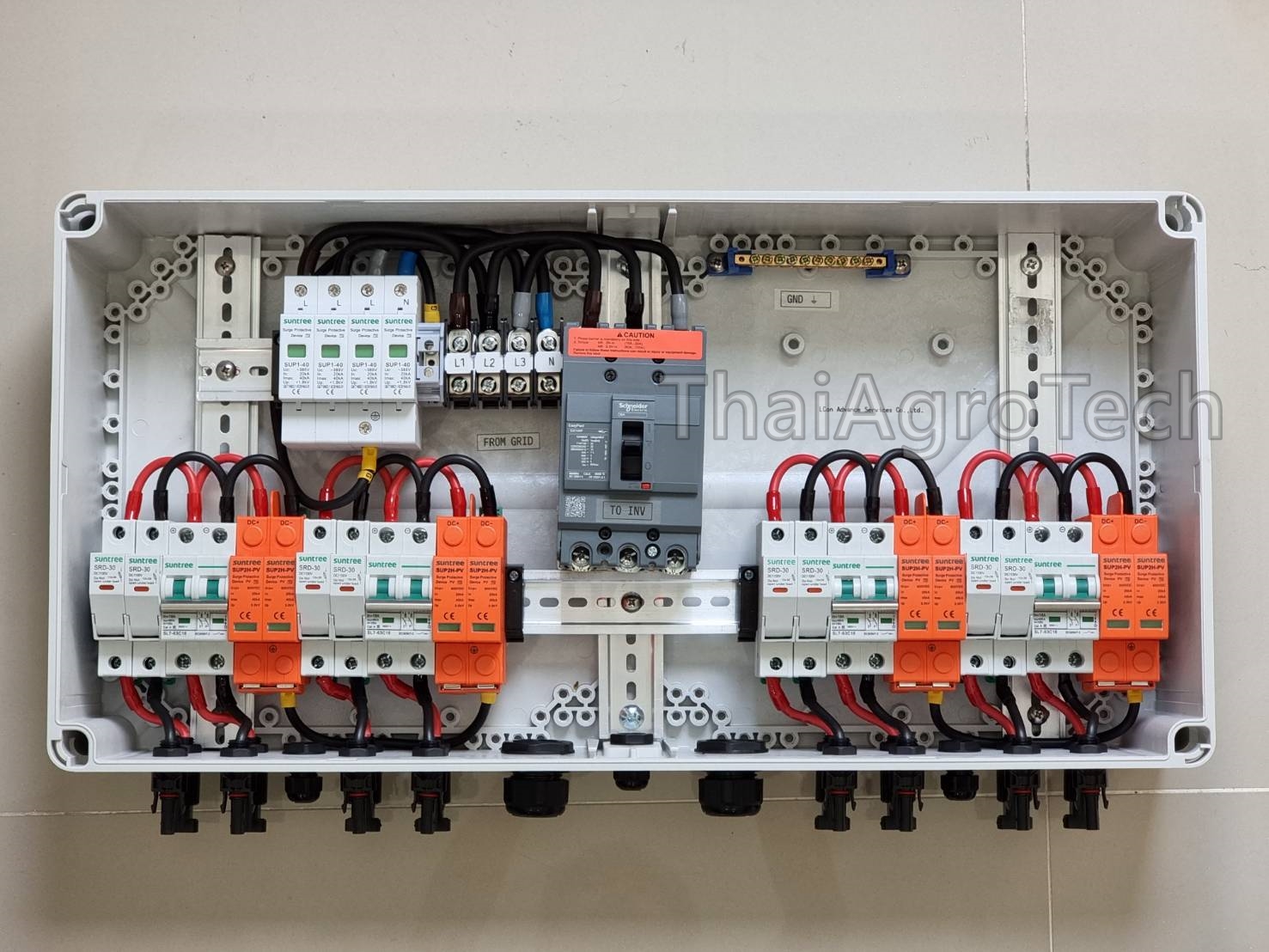 ตู้คอมบายเนอร์ โพลีคาร์บอเนต AC-DC combiner ใช้กับงานติดตั้งระบบโซล่าเซลล์ แบบ 4 สตริง 20-40กิโลวัตต์ 3เฟส AC-DC Combiner Box 4String 3Ph