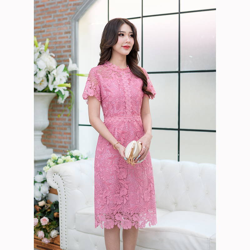 kudapy เดรสสั้นสีชมพู/สีฟ้า ลูกไม้ลายสวยหวาน ดีไซน์ขนสั้น ทรงต่อเอว และตกแต่งด้วยลูกไม้ทั้งรอบเอว ช่วงอก และคอ