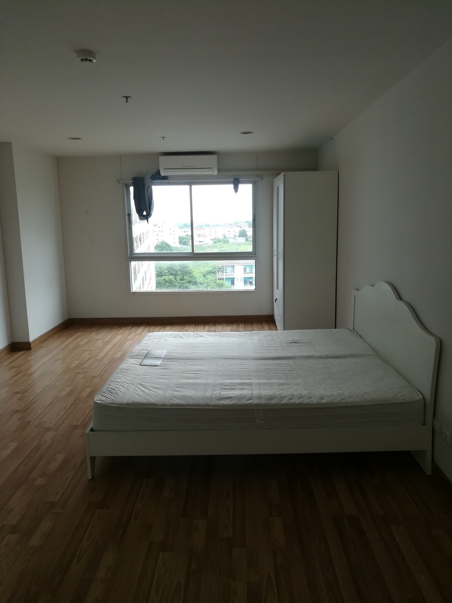 ให้เช่าคอนโดรีเจ้นท์ โฮม 10 ห้องใหญ่ใกล้แยกวงเวียนบางเขน