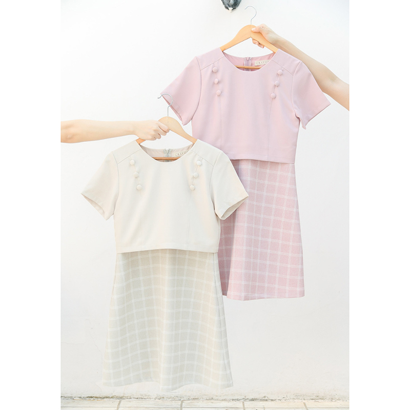 kudapy ชุดเดรสแขนสั้นสีชมพู,ดำ,ครีบ ตัดต่อเย็บคิ้วท์ที่ช่วงบ่า