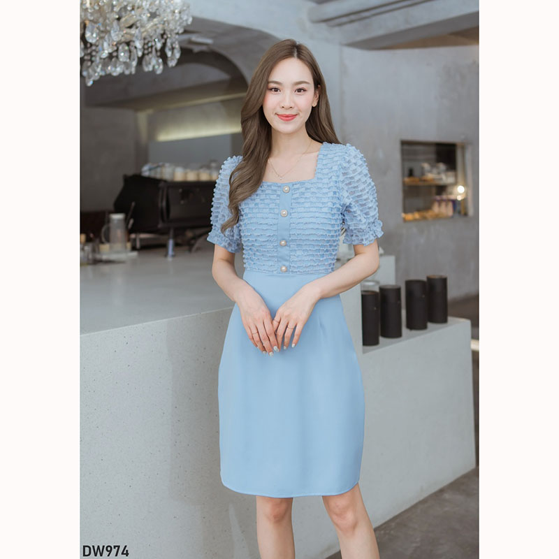 kudapy เดรสสั้นสีชมพู/สีฟ้า/สีดำ ผ้าทอแขนจั๊มแต่งกระดุม