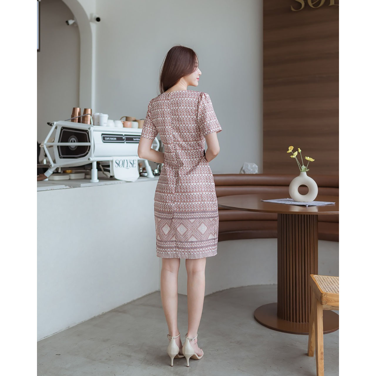 kudapy เดรสสั้นสีน้ำตาล สีกรม สีม่วง ผ้าไทยลายขอแต่งกระดุม ใส่ทำงาน สวยดูดี