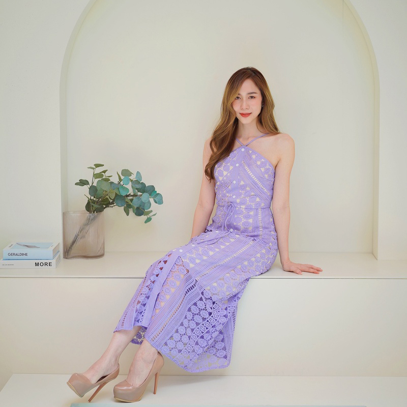 kudapy เดรสยาวสีขาว/สีม่วง สายเดี่ยวมีกระดุมตรงกลาง
