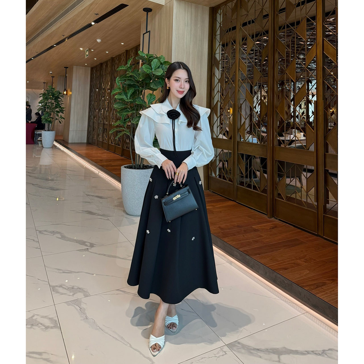 kudapy ชุดเซ็ทกระโปรงคริสตอลมาพร้อมกับเสื้อเชิ้ตและเข็มกลัดกุหลาบน่ารัก