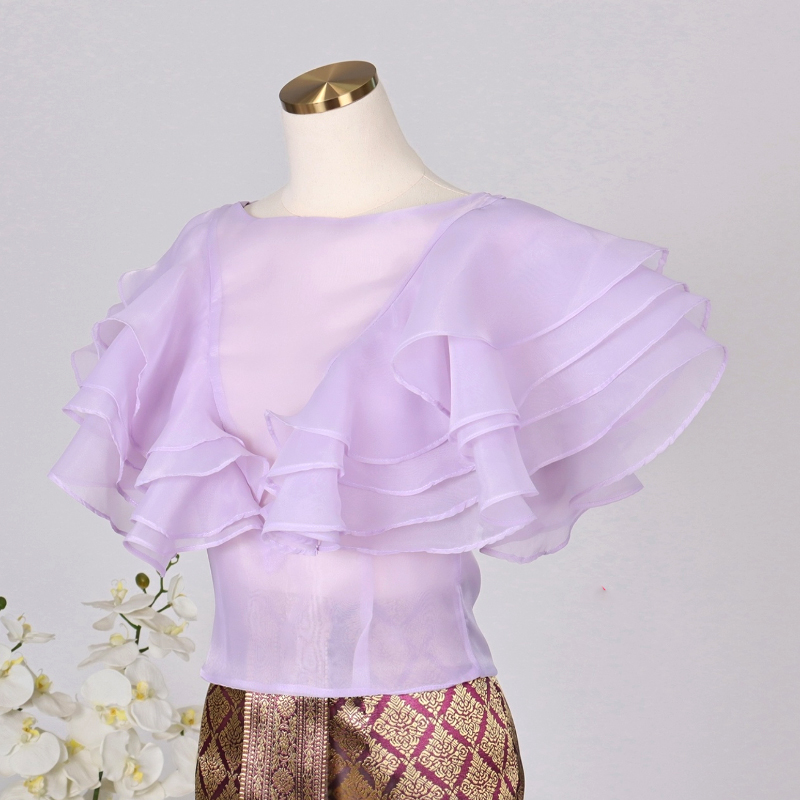 kudapy เสื้อไปงาน ผ้าแก้วคอปาดแคบสีครีม/สีม่วง แต่งระบายช่วงแขนเป็นทรงหน้าอก V Shape ระบาย 4 ชั้นสวยหรูมากๆค่ะรุ่นนี้