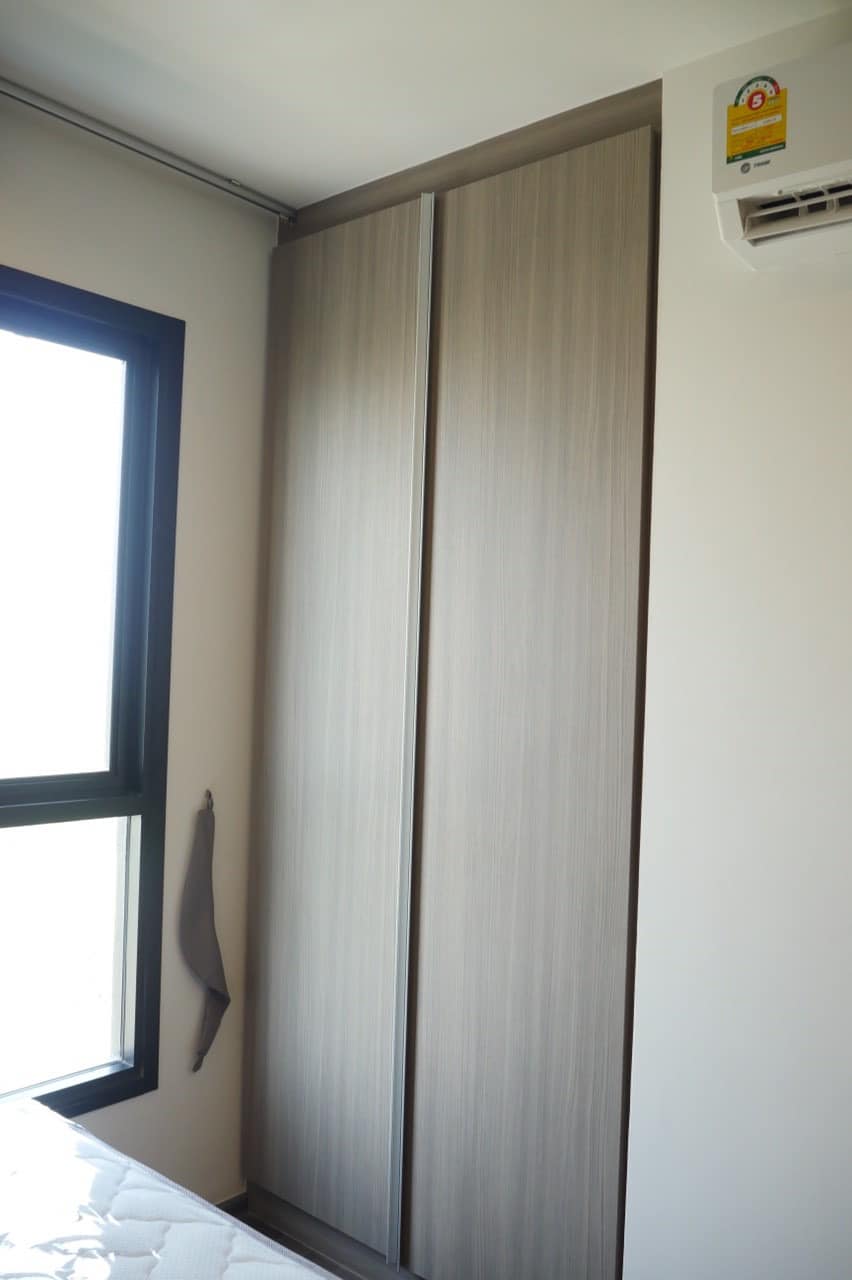 ให้เช่าคอนโด เดอะ เบส พาร์คอีสต์ สุขุมวิท 77 (The Base Park East Sukhumvit 77) - ตกแต่งบิ้วอินสวยน่าอยู่มีเครื่องซักผ้า - การเดินทาง: ใกล้ สถานีรถไฟฟ้า บีทีเอส อ่อนนุช