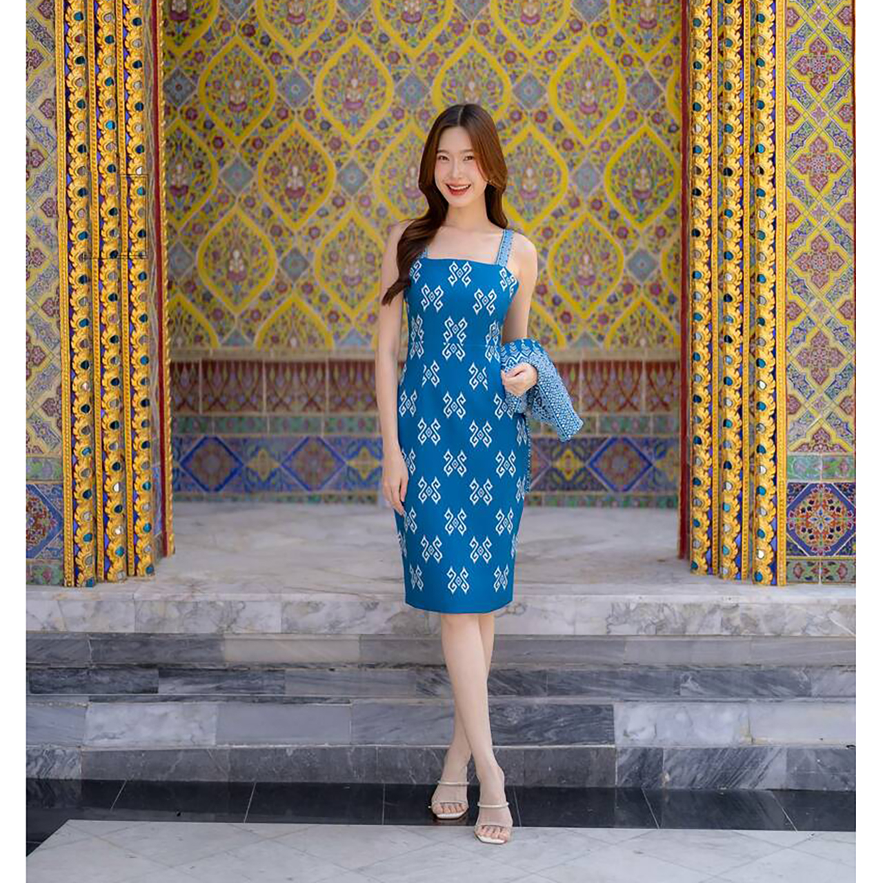 kudapy ชุดเซ็ทสีฟ้า เดรสแขนกุด+เสื้อคลุมแขนยาวลายไทย ใส่ออกงาน